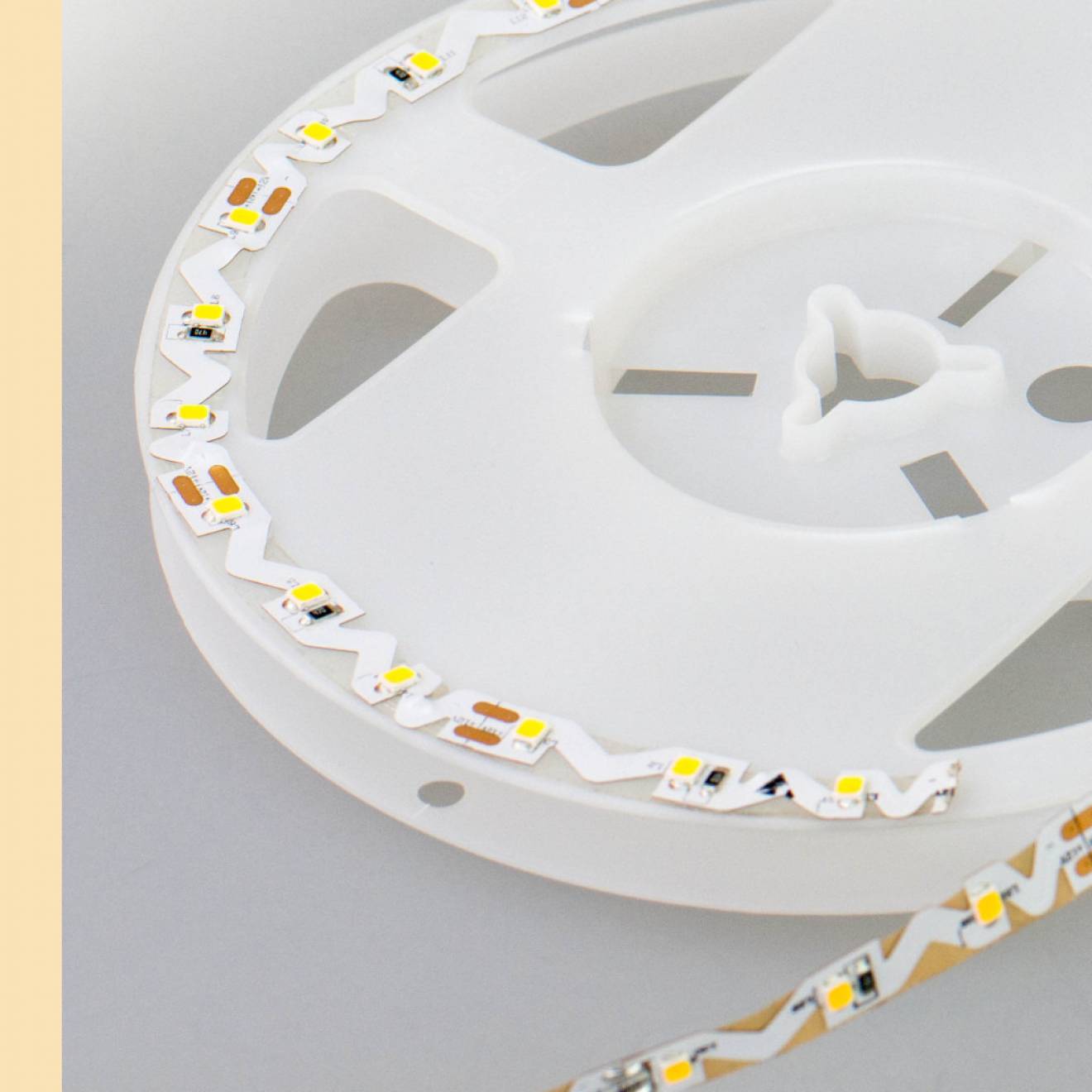 SOLAROX® ZickZack LED Strip warmweiß 3.000K - 5m-Rolle