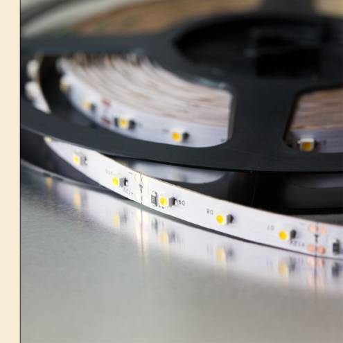 Low Budget LED Strip Komplettset warmweiß - 5m Low Budget LED Strip Komplettset warmweiß - 5m